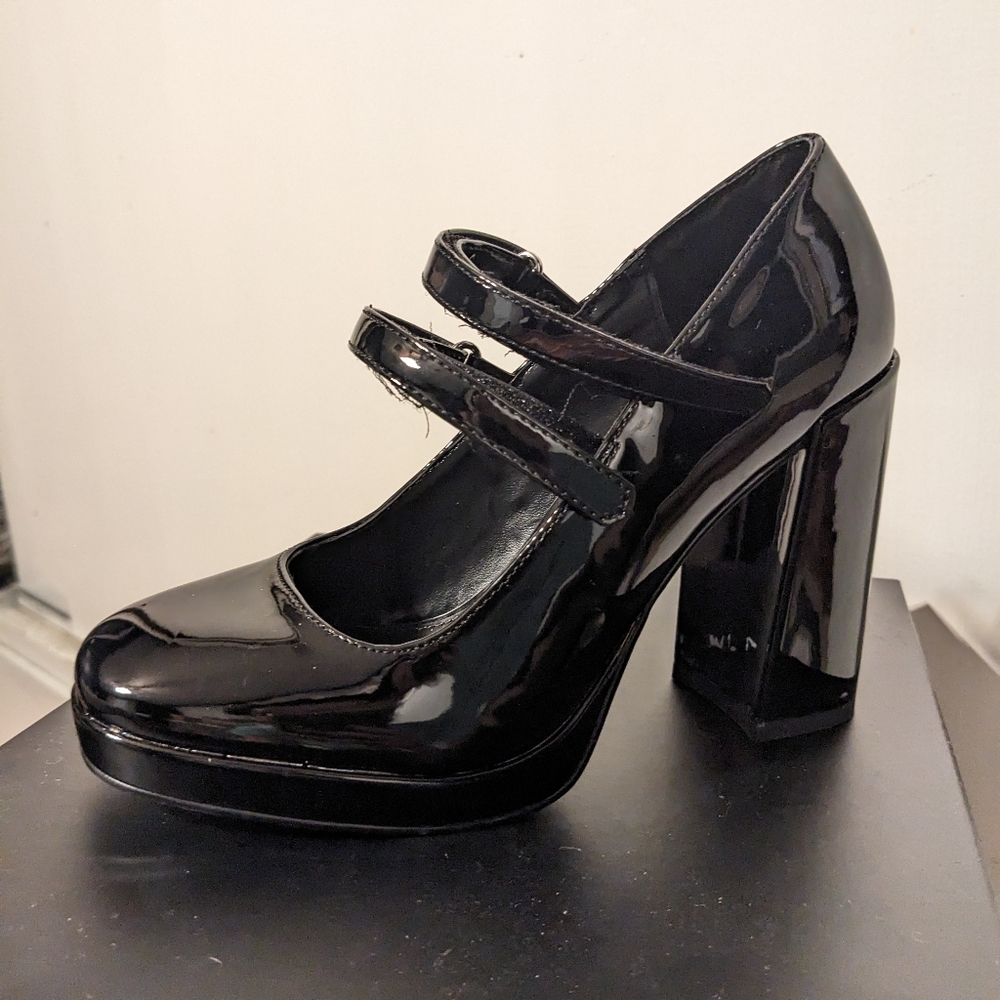Steve Madden Custom in black in size 6